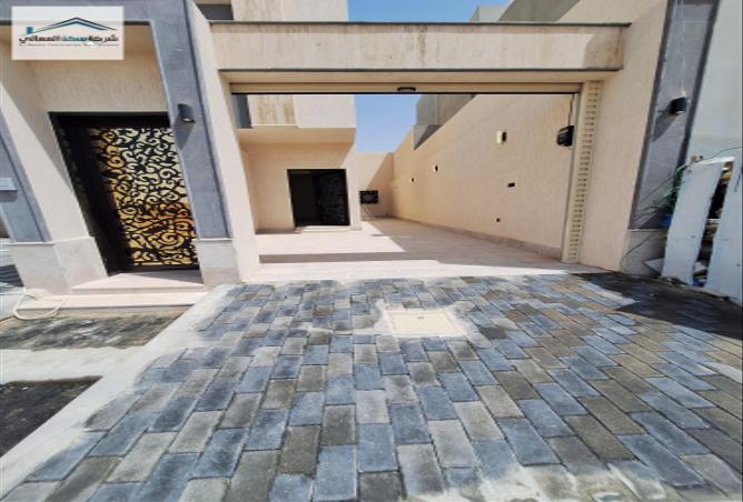 Full Floor - 4 Bedrooms - 4 Bathrooms for sale in Al Maizialah - Riyadh - Ar Riyadh