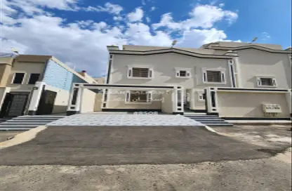 Full Floor - 7 Bedrooms - 4 Bathrooms for sale in Al Zuhur - Abha - Asir