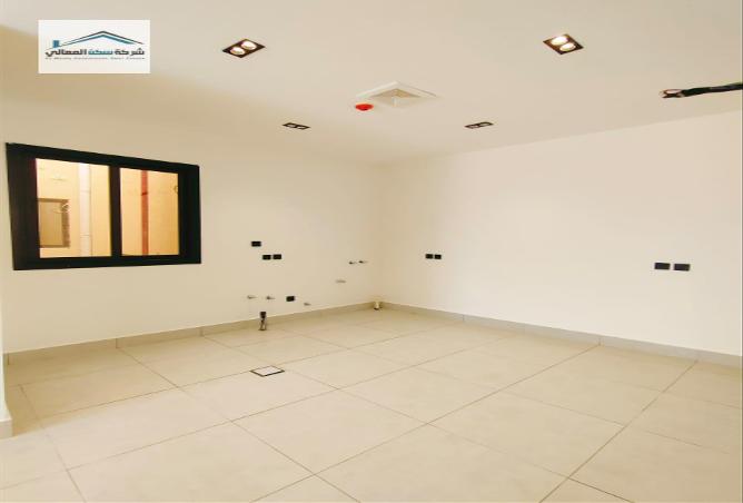 Apartment - 3 Bedrooms - 3 Bathrooms for sale in Al Munisiyah - Riyadh - Ar Riyadh