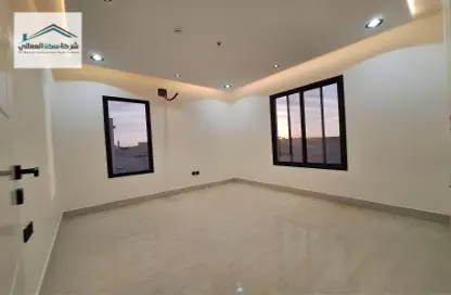 Apartment - 5 Bedrooms - 3 Bathrooms for sale in Al Munisiyah - Riyadh - Ar Riyadh