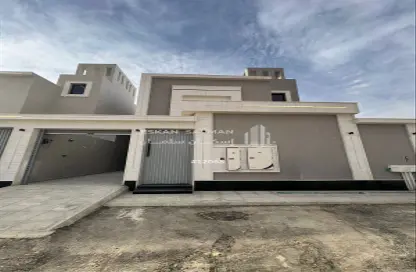 Full Floor - 5 Bedrooms - 3 Bathrooms for sale in Al Janadriyah - Riyadh - Ar Riyadh