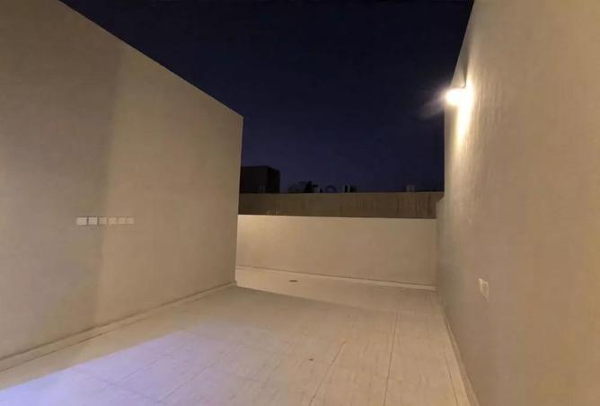 Full Floor - 5 Bedrooms for sale in Al Munisiyah - Riyadh - Ar Riyadh