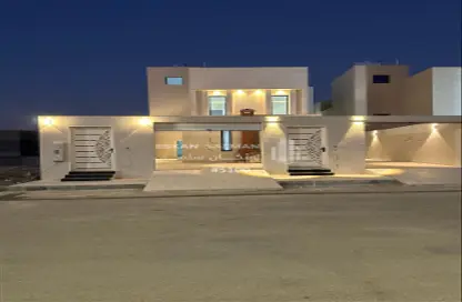 Full Floor - 5 Bedrooms - 4 Bathrooms for sale in As Salam - Eanizah - Al Qassim