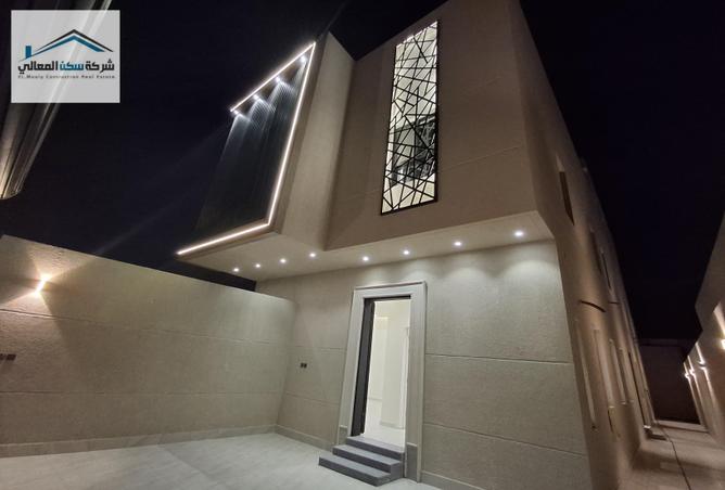 Full Floor - 4 Bedrooms - 3 Bathrooms for sale in Al Janadriyah - Riyadh - Ar Riyadh