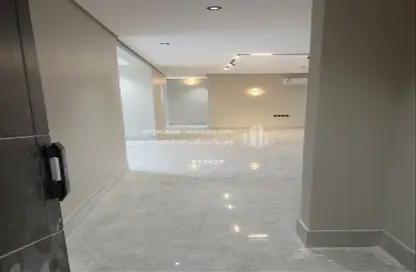 Apartment - 5 Bedrooms - 4 Bathrooms for sale in Dahiyat Al Malik Fahd - Ad Dammam - Eastern