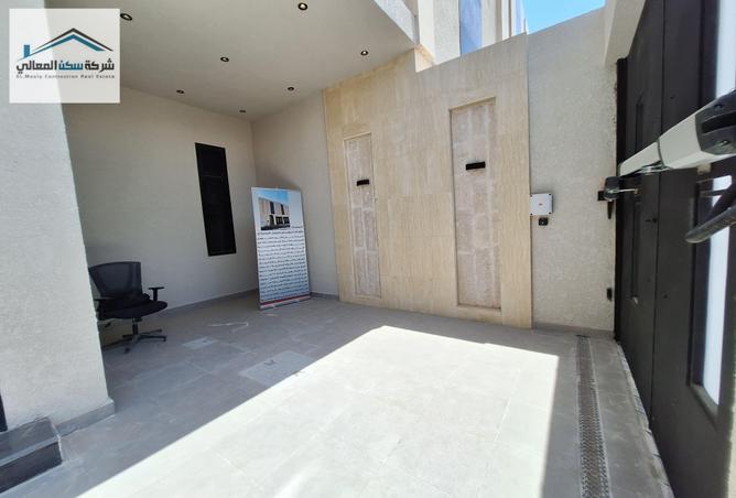 Full Floor - 4 Bedrooms - 3 Bathrooms for sale in Ar Rimal - Riyadh - Ar Riyadh