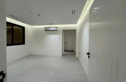 Apartment - 4 Bedrooms for sale in Al Munisiyah - Riyadh - Ar Riyadh