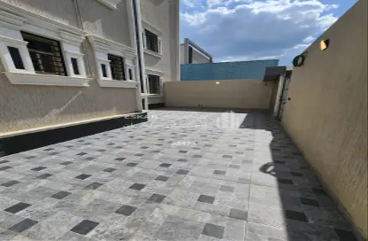 Full Floor - 5 Bedrooms - 3 Bathrooms for sale in Al Zuhur - Abha - Asir