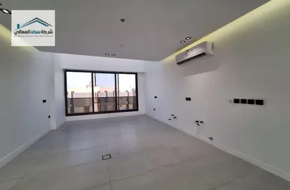Apartment - 4 Bedrooms - 3 Bathrooms for sale in Al Munisiyah - Riyadh - Ar Riyadh