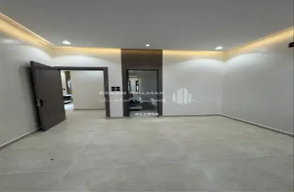 Apartment - 6 Bedrooms - 4 Bathrooms for sale in Al Janadriyah - Riyadh - Ar Riyadh