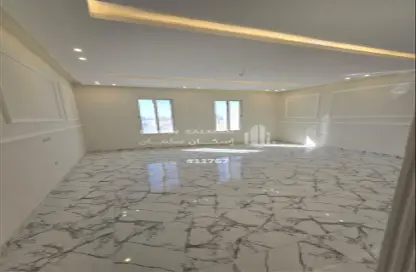 Apartment - 5 Bedrooms - 4 Bathrooms for sale in العزيزية - Al Jubail - Eastern