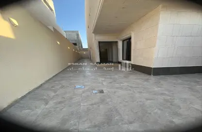 Full Floor - 3 Bedrooms - 5 Bathrooms for sale in Ar Rimal - Riyadh - Ar Riyadh