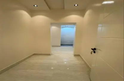 Apartment - 5 Bedrooms for sale in Al Munisiyah - Riyadh - Ar Riyadh