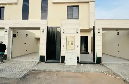 Full Floor - 2 Bedrooms - 3 Bathrooms for sale in Ar Rimal - Riyadh - Ar Riyadh