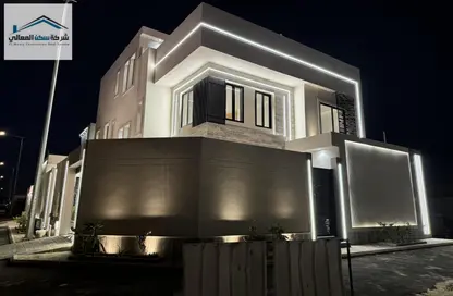 Villa - 5 Bedrooms - 7 Bathrooms for sale in Al Janadriyah - Riyadh - Ar Riyadh