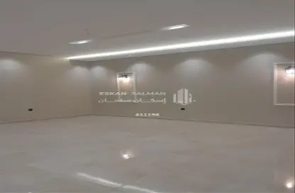 Apartment - 6 Bedrooms - 4 Bathrooms for sale in العزيزية - Al Jubail - Eastern