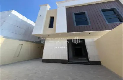 Full Floor - 6 Bedrooms - 4 Bathrooms for sale in Al Janadriyah - Riyadh - Ar Riyadh