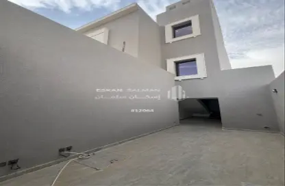 Full Floor - 4 Bedrooms - 3 Bathrooms for sale in Al Janadriyah - Riyadh - Ar Riyadh